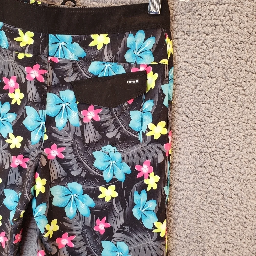 Hurley Boys Board Swim Skater summer Trunks Black Hawaiian Flowers Sz 14/27